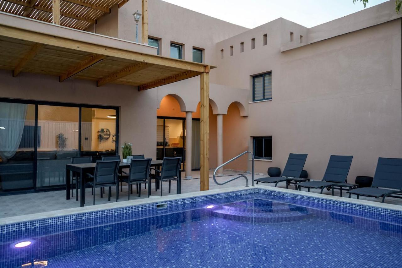 אילת וילה רוני בריכה מחוממת Villa Roni Heated pool מראה חיצוני תמונה
